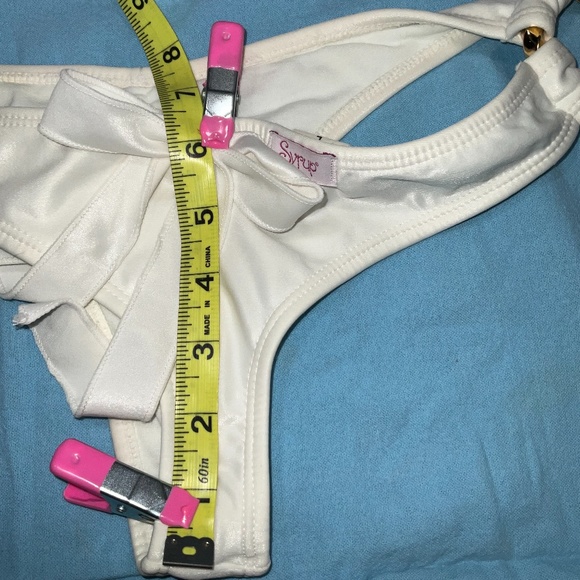 WHITE LUSTER RUCHED BIKINI WITH REAR BOW AND GOLD CHAIN DETAILS BY SYRUP - Picture 12 of 15